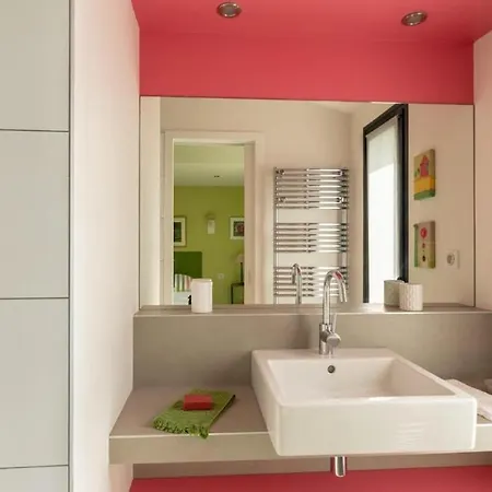 Next To The Village Square And A Short Walk To The Shops And Cafes Apartmán *